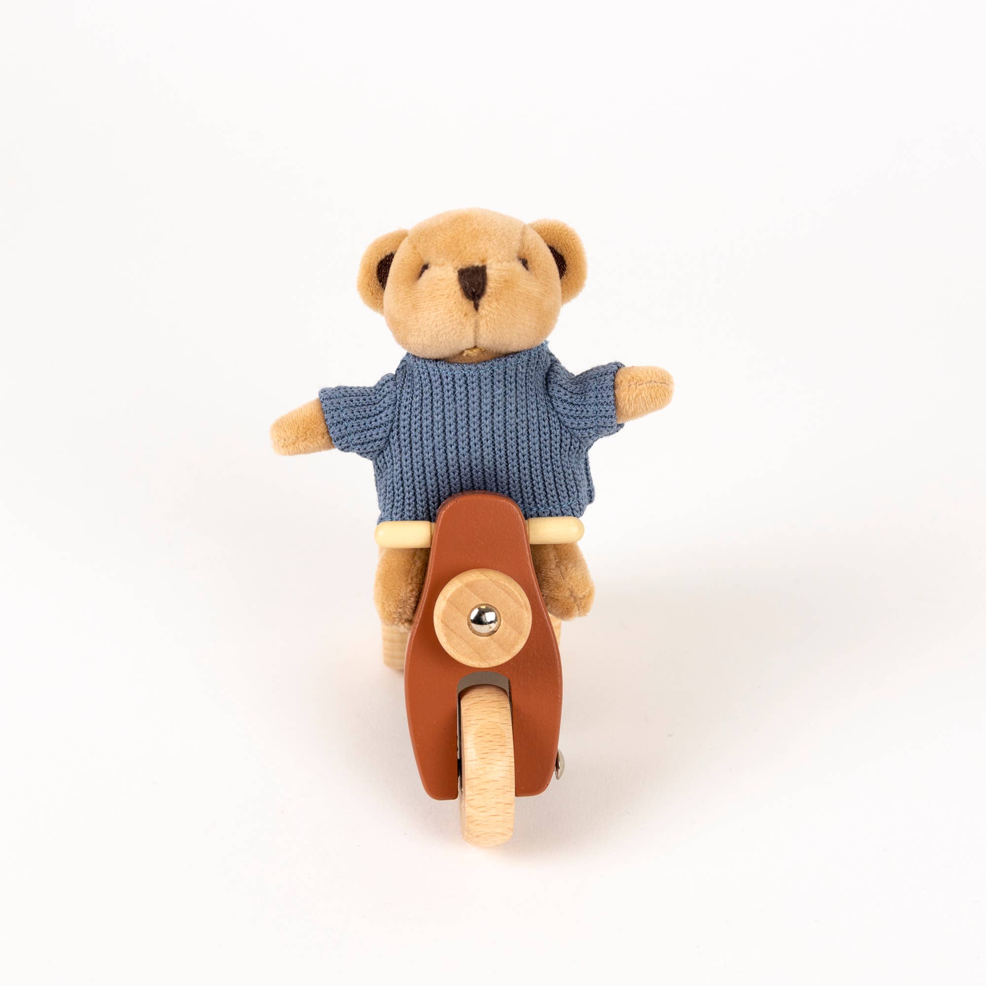 Alexis the Bear on a Vespa Egmont