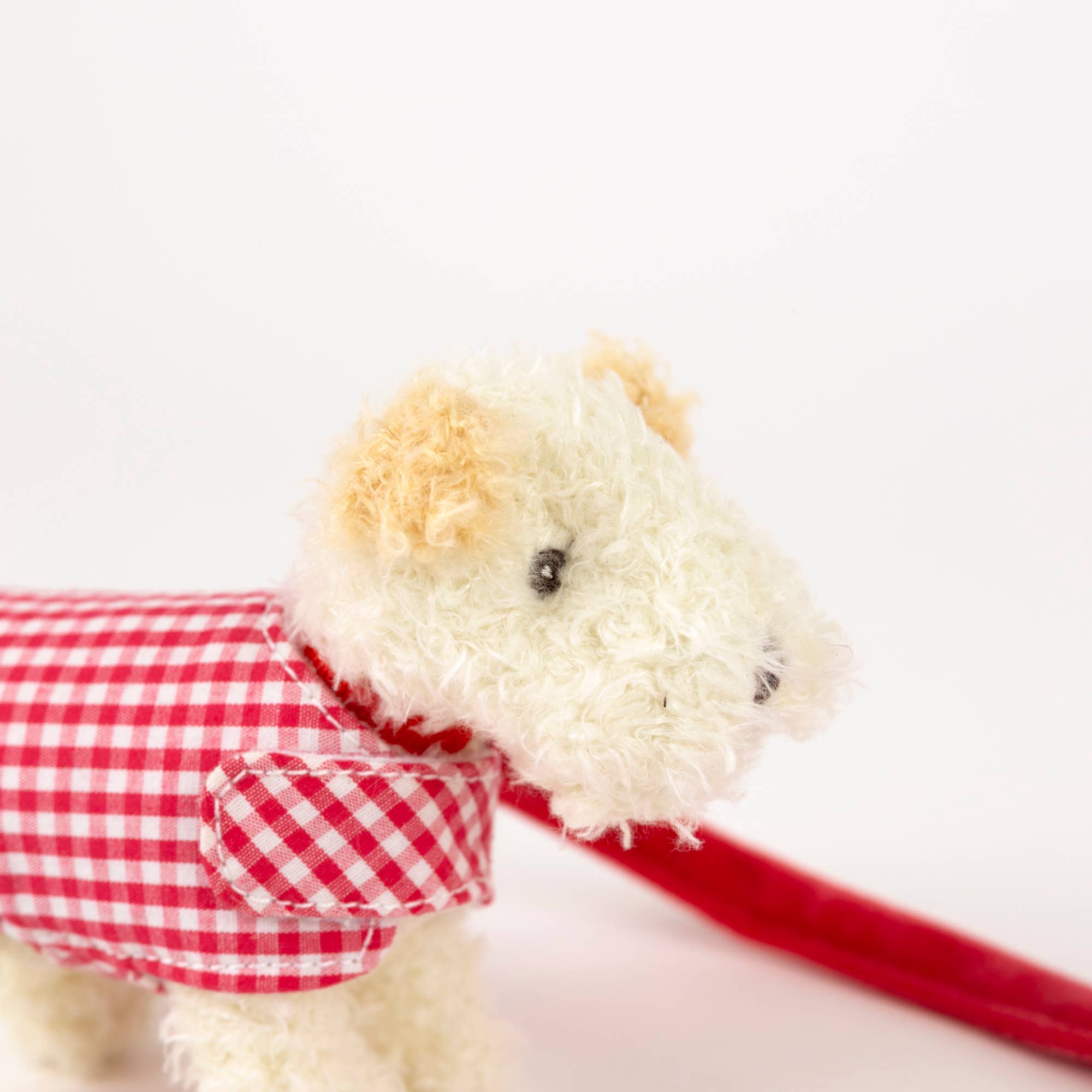 Plush Eliot with Leash and Coat in a Basket Egmont