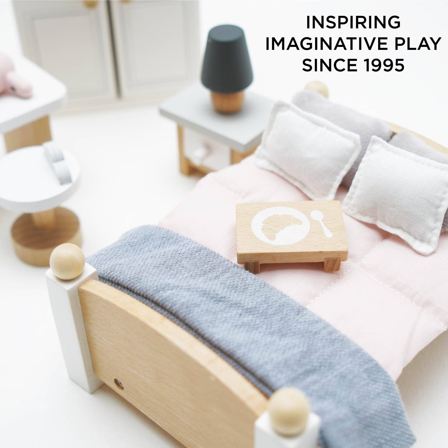 Wooden Dolls House Bedroom Le Toy Van, Inc.TAYLOR + MAX